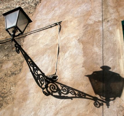 Photo Vintage Wabi-Sabi Travertine Eclipse Wall Lamp