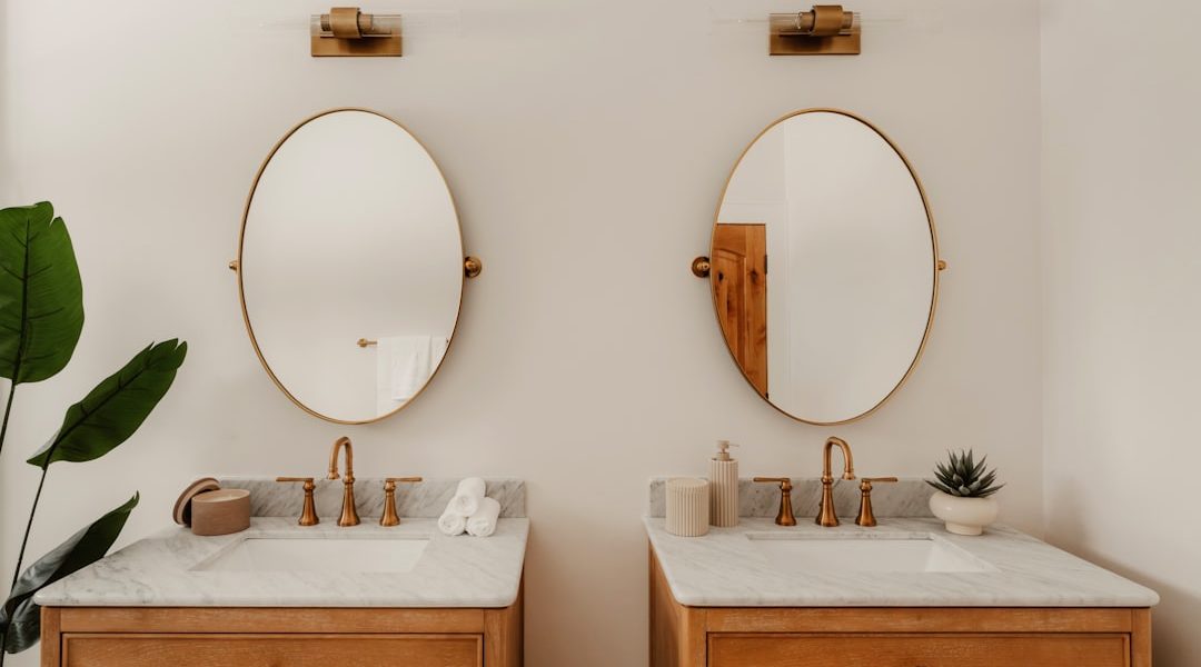 Photo brass wall sconce