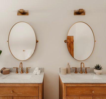 Photo brass wall sconce